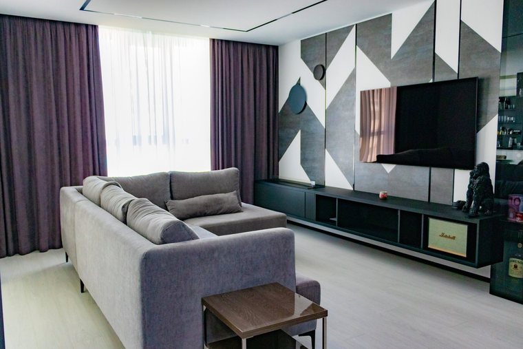 TV-Wand nach dem Entwurf eines Innenarchitekten